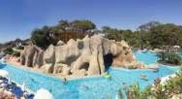 Blue Waters Club Hotel