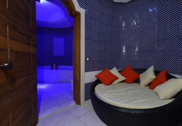 Wellborn Luxury Hotel