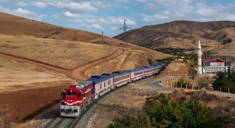 19 Mayıs Özel Uçaklı Kafkas Üçgeni Doğu Ekspresi Van Nahçıvan Kars Turu
