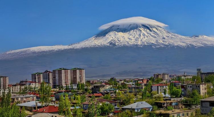 19 Mayıs Özel Uçaklı Kafkas Üçgeni Doğu Ekspresi Van Nahçıvan Kars Turu
