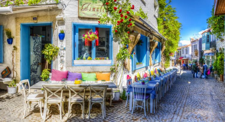 İzmir Çeşme Alaçatı Kuşadası Şirince Efes Turu (1 Gece Otel Konaklamalı)
