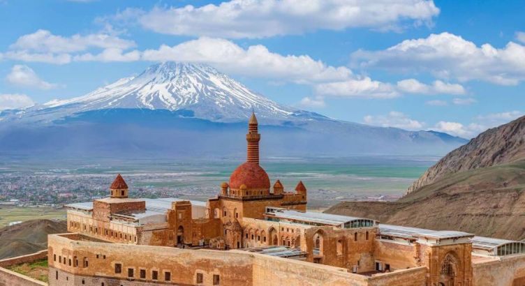 Güneyden Kuzeye Doğu Ekspresi Turu İle Diyarbakır Tatvan Van Nahçıvan Kars Erzurum Turu (Tren Gidiş Uçak Dönüş) Ana Sayfa / Yurt İçi Turlar / Güneyden Kuzeye Doğu Ekspresi Turu İle Diyarbakır Tatvan