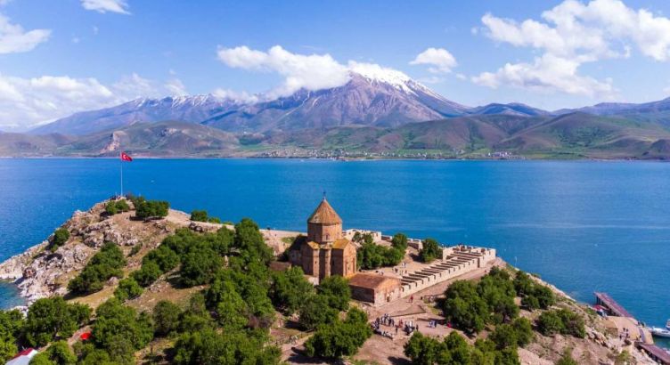 Güneyden Kuzeye Doğu Ekspresi Turu İle Diyarbakır Tatvan Van Nahçıvan Kars Erzurum Turu (Tren Gidiş Uçak Dönüş) Ana Sayfa / Yurt İçi Turlar / Güneyden Kuzeye Doğu Ekspresi Turu İle Diyarbakır Tatvan