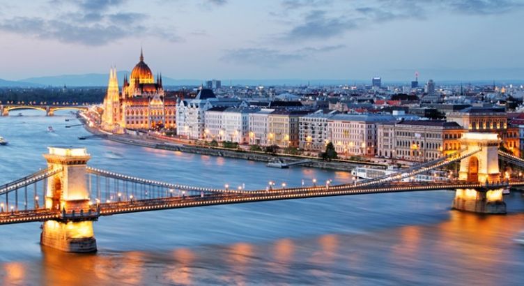 Orta Avrupa'nın Altın Üçgeni Cesky Krumlov & Bratislava & Pandorf Outlet Turları Dahil Ajet HY ile