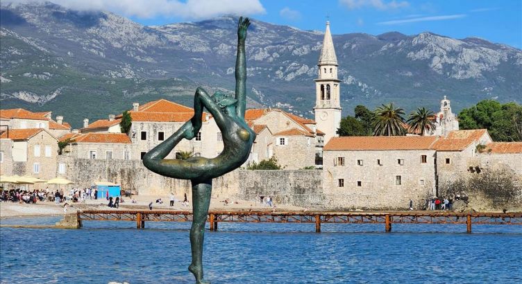 Balkan Güzelleri Ajet Havayolları ile Kosova Makedonya Turu