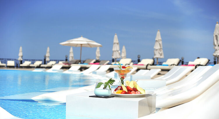 Les Ambassadeurs Hotel Casino & Marina