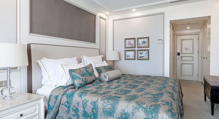 Les Ambassadeurs Hotel Casino & Marina