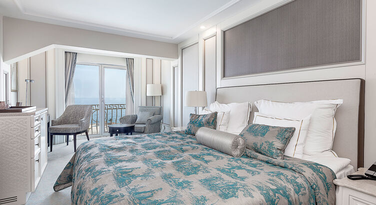 Les Ambassadeurs Hotel Casino & Marina