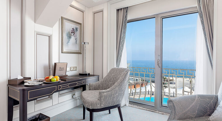 Les Ambassadeurs Hotel Casino & Marina