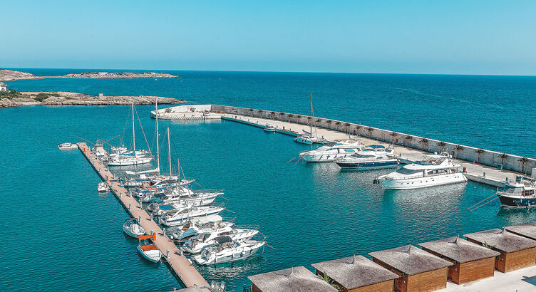 Les Ambassadeurs Hotel Casino & Marina